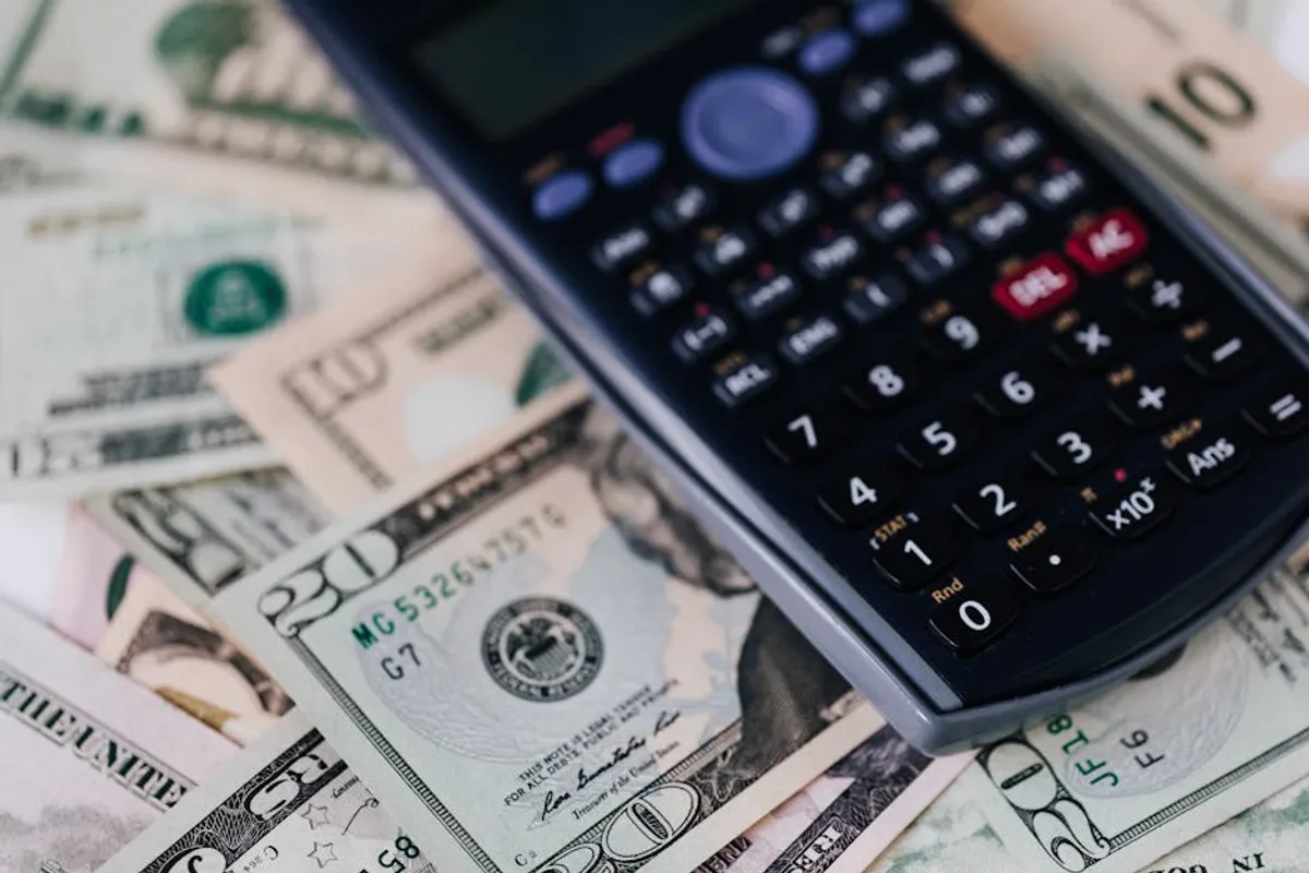 Dollar Index: Price, Outlook, Risks, and Market Signals