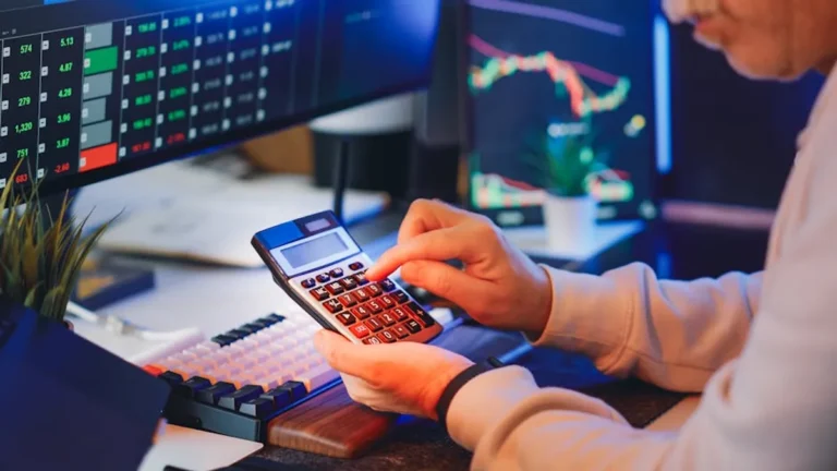 FTSE: Price, Outlook, Risks, and Market Signals