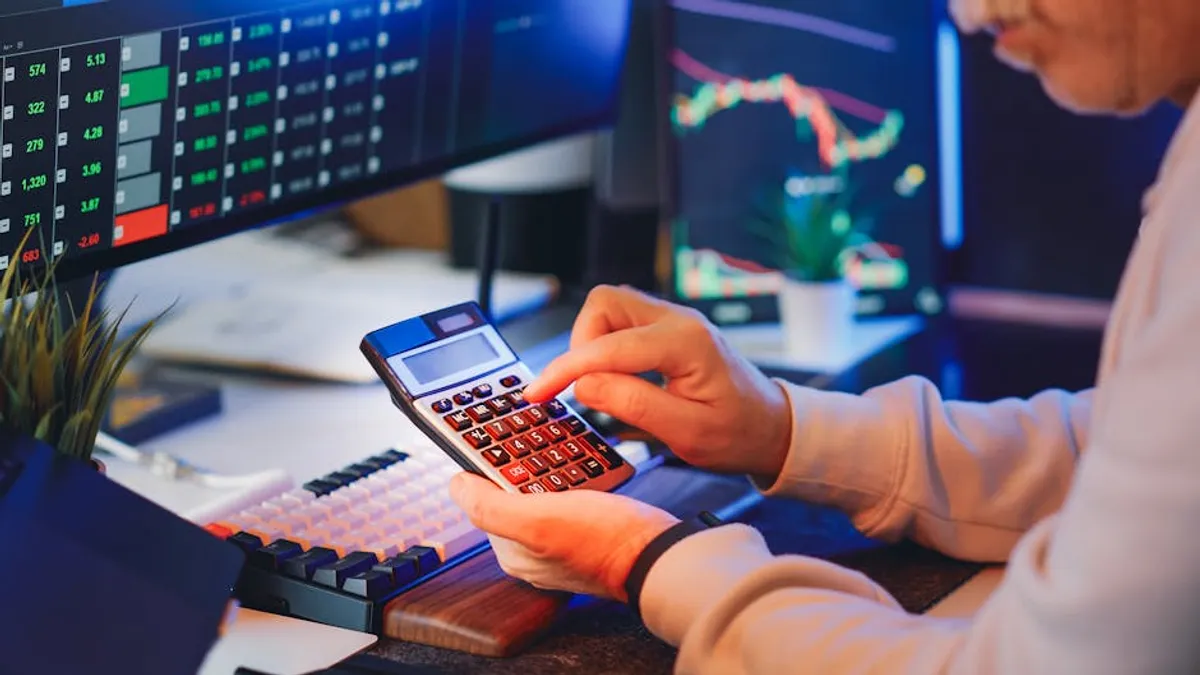 FTSE: Price, Outlook, Risks, and Market Signals