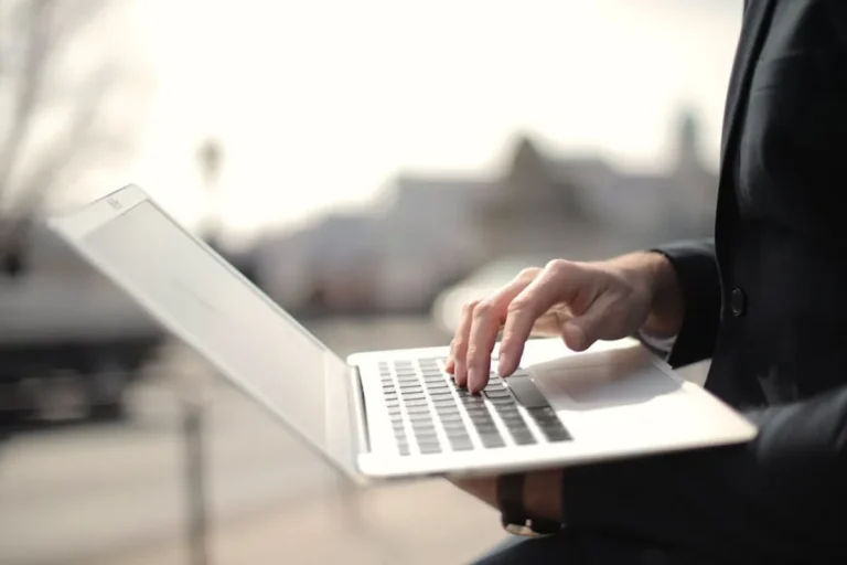 lapzoo.com for outdoor readers: Search Intent, Context, and Content Ideas